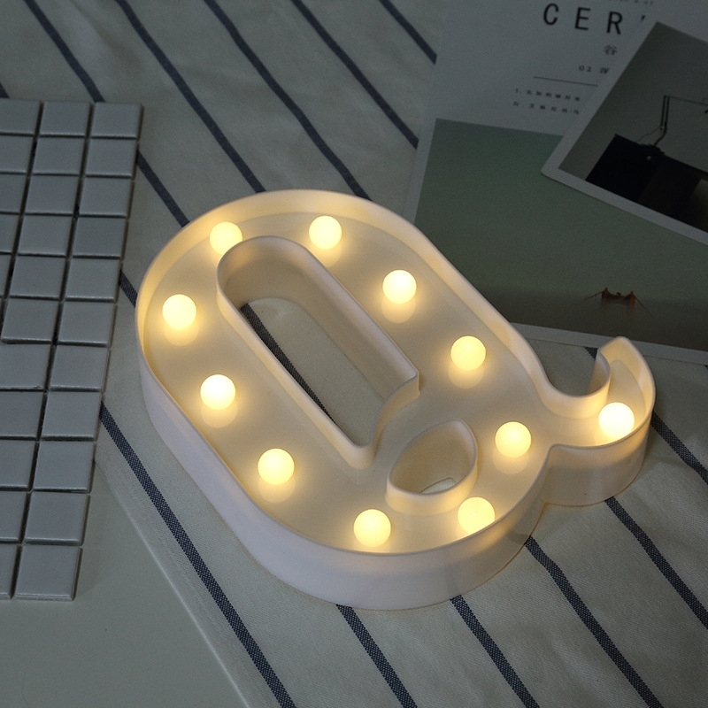 Alfabet Q Engelse letter vorm decoratieve licht droge batterij aangedreven warm wit staande opknoping LED vakantie licht
