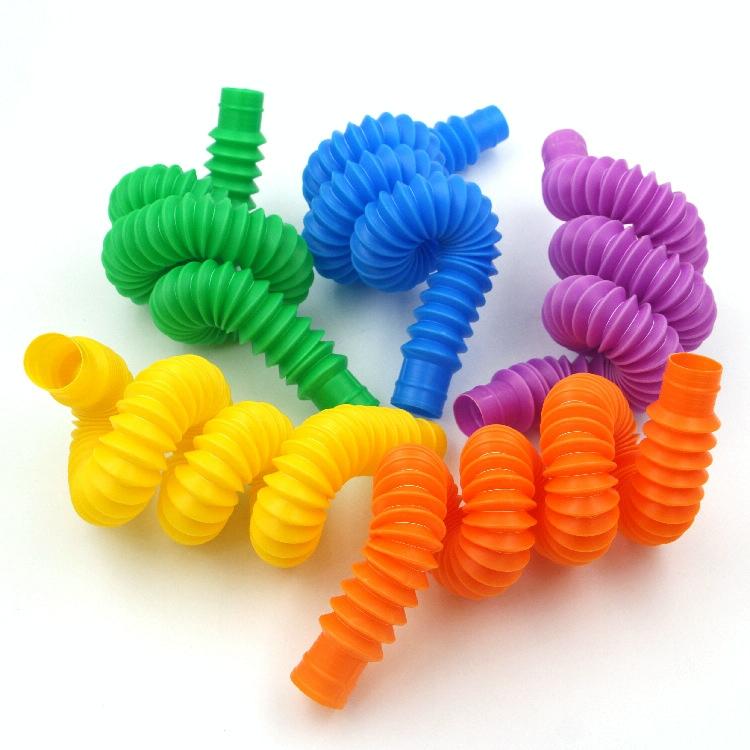15 stks kleur rekbare plastic pijp telescopische balgen speelgoed kind verminderde druk vent stuk speelgoed willekeurige kleur levering