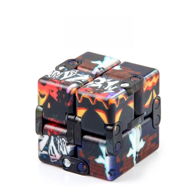 3 stks Unlimited Magics Cube Kleurrijke UV Afdrukken Pocket Magic Cube Verscheidenheid Vouwen Vingertop Magic Cube Decompression Toy (No.168-8-32 Hall