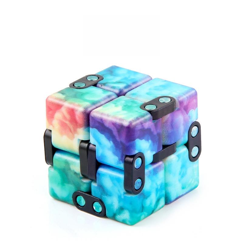 3 stks Unlimited Magics Cube Kleurrijke UV Printing Pocket Magic Cube Verscheidenheid Vouwen Vingertop Magic Cube Decompressy Toy (No.168-8-36 Kleur P